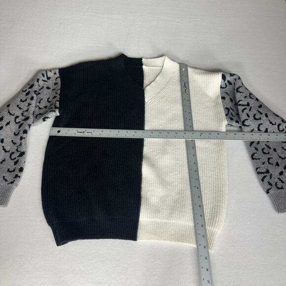 Colorblock Leopard Sleeve Sweater Women’s Size XL Black White Gray Animal Print - Picture 5 of 10